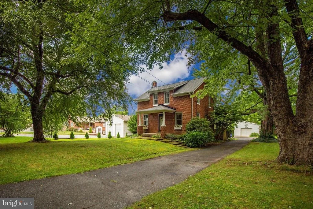Photo of 1661 SHOOKSTOWN ROAD