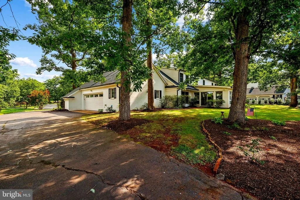 Photo of 9507 NELSON LANE