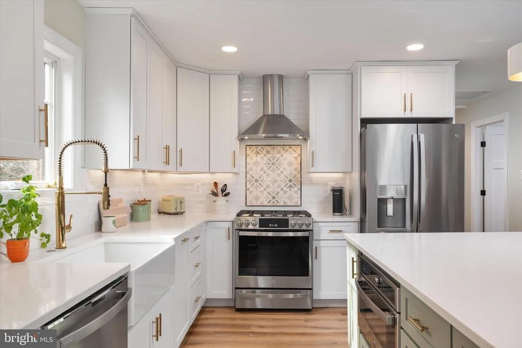 Photo of 394 NORTH DRIVE