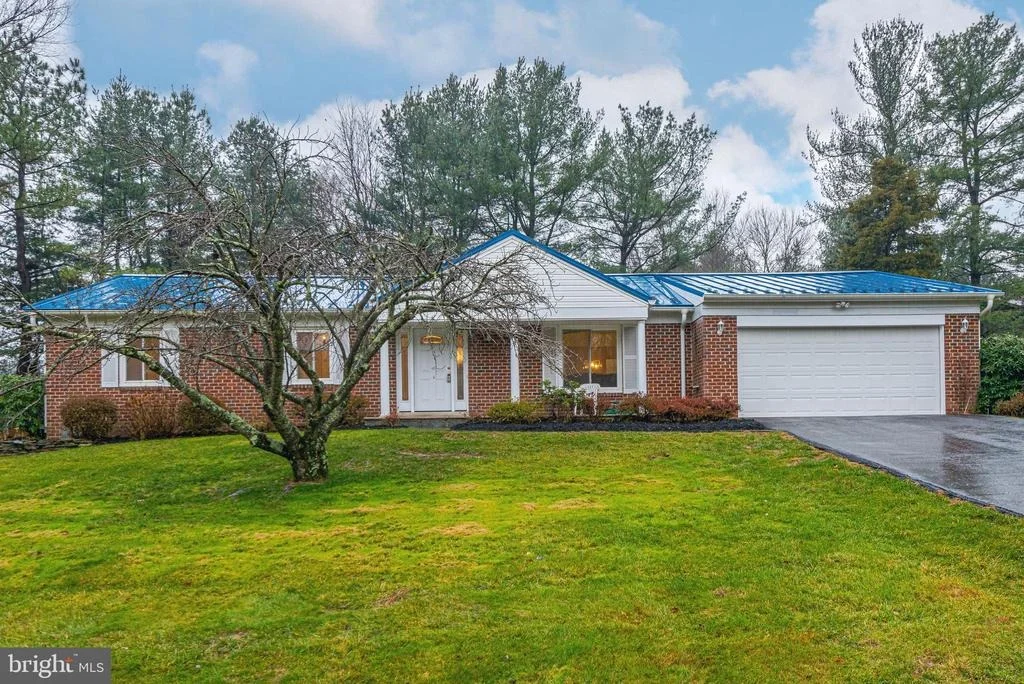 Photo of 2015 MAYFLOWER DRIVE