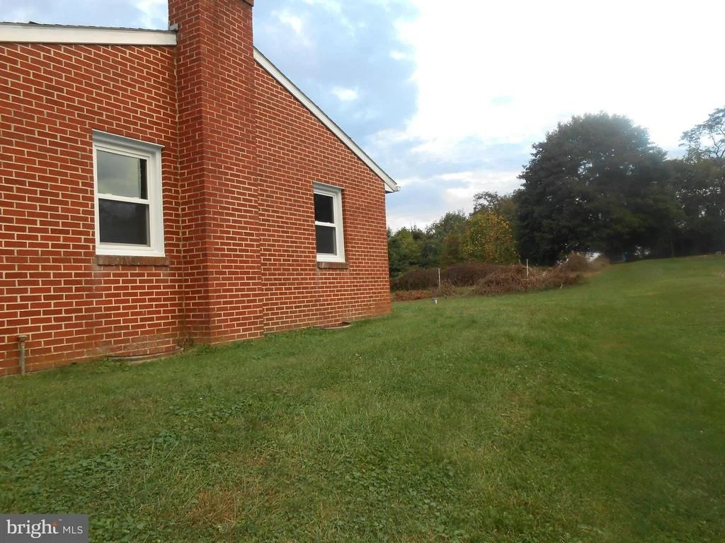 Photo of 6212 APPLETOWN ROAD