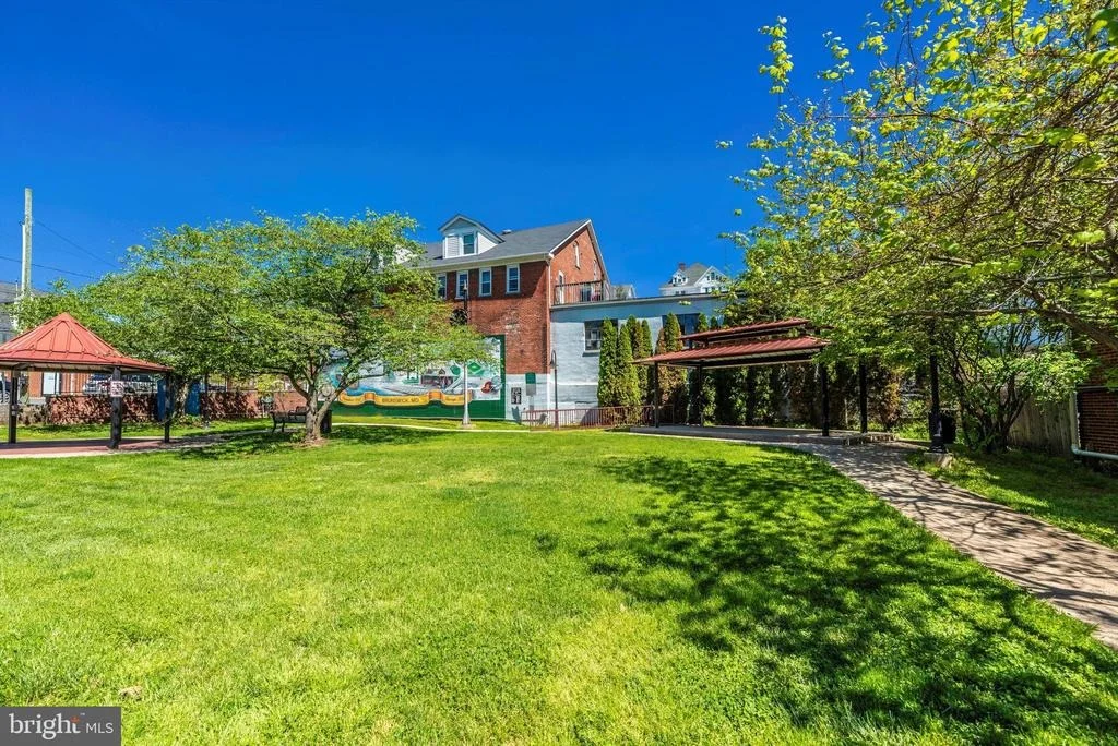 Photo of 403 WALNUT STREET