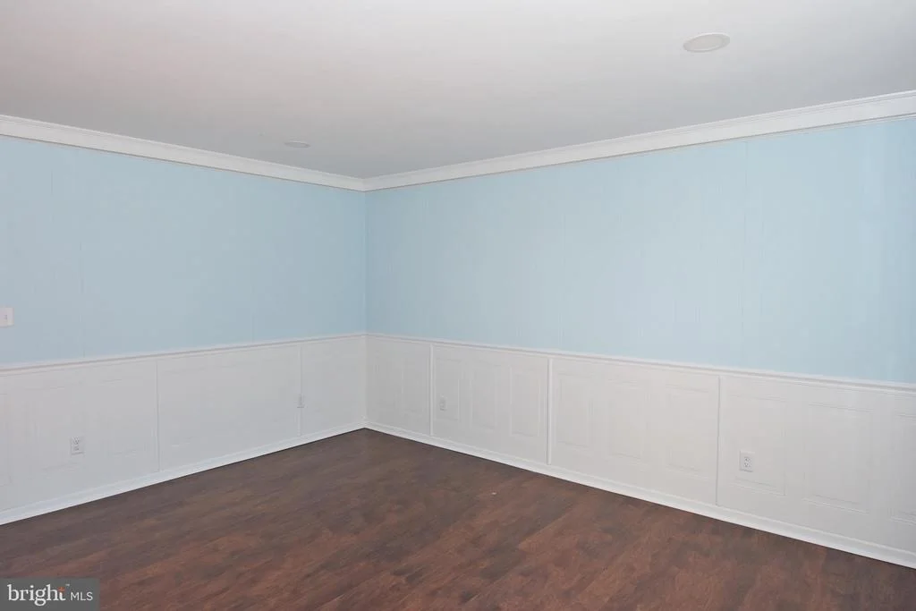 Photo of 4011 GROSSE POINT DRIVE