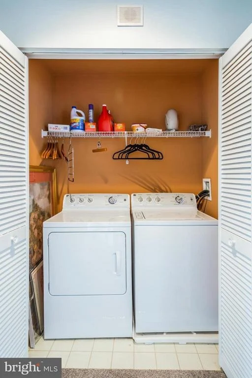 Photo of Unit 2128 at 1908 CRESCENT PARK DRIVE