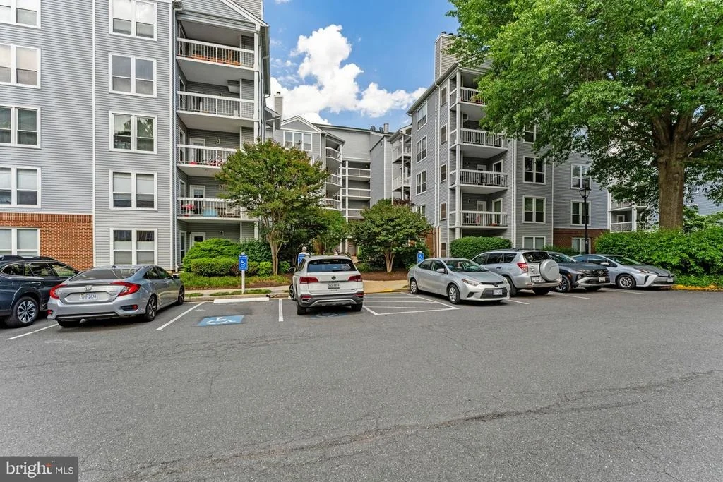 Photo of Unit 5C2 at 3175 SUMMIT SQUARE DRIVE