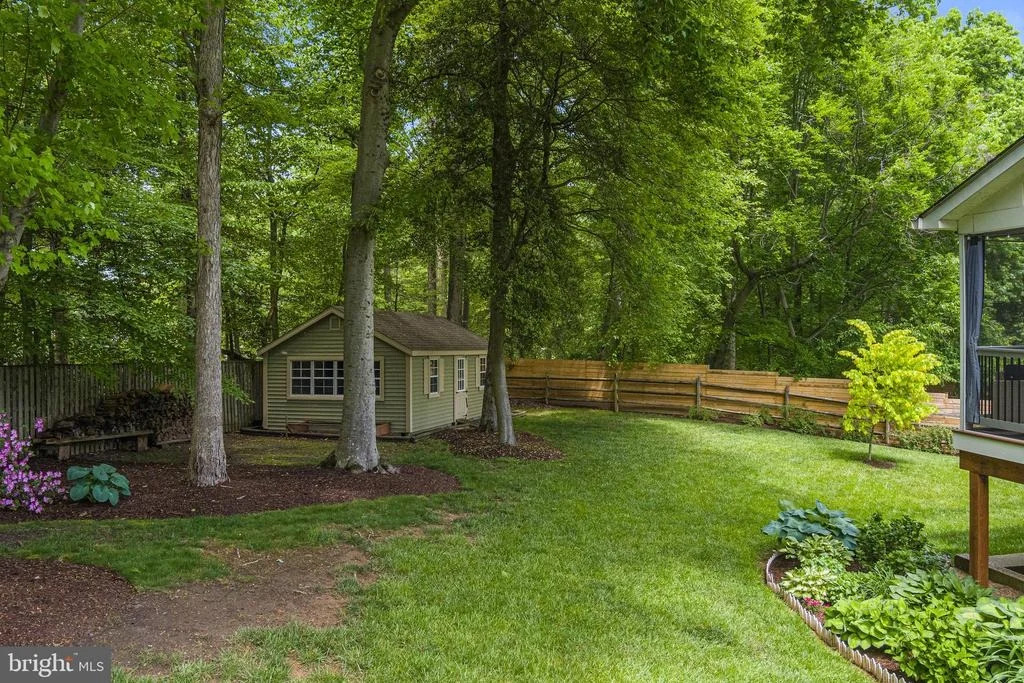 Photo of 10000 MADRONAWOOD DRIVE