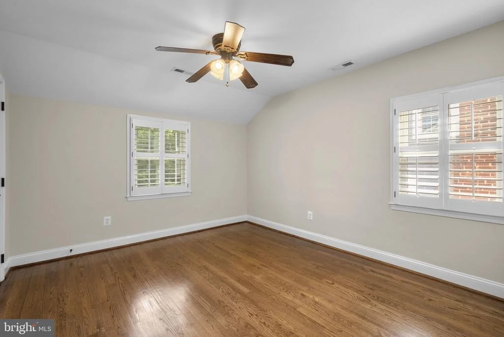 Photo of 710 WOODSIDE PARKWAY