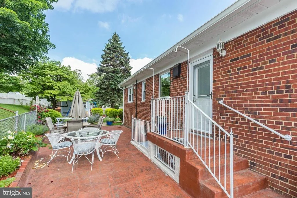 Photo of 1305 OAKVIEW DRIVE