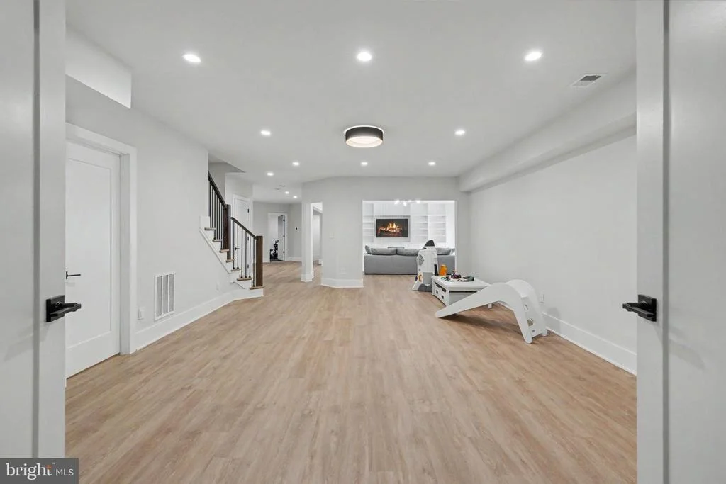 Photo of 952 WALKER ROAD