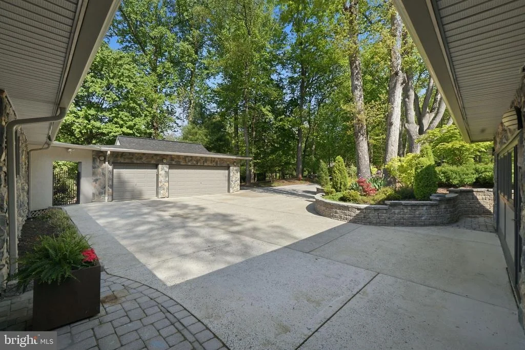 Photo of 15130 SPRINGFIELD ROAD