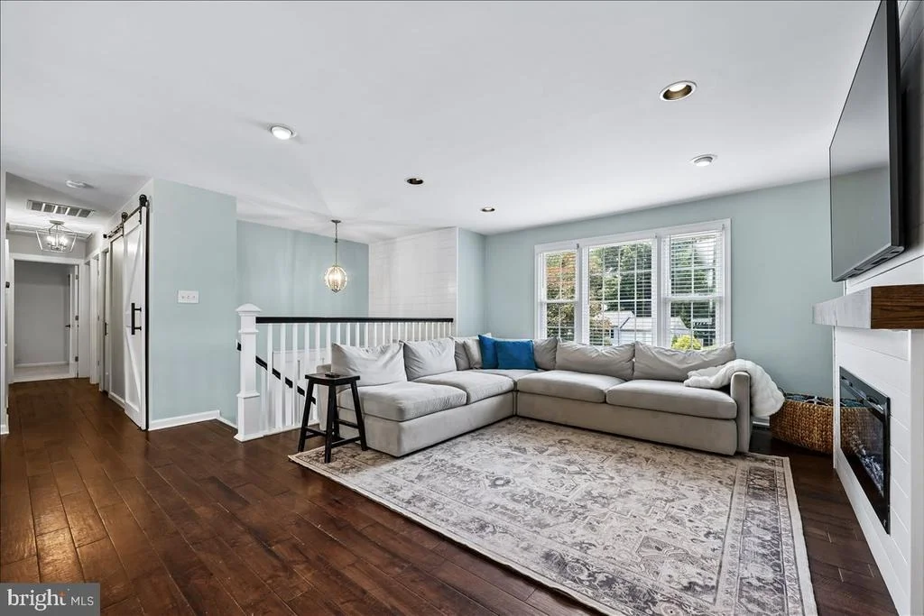 Photo of 24713 CUTSAIL DRIVE