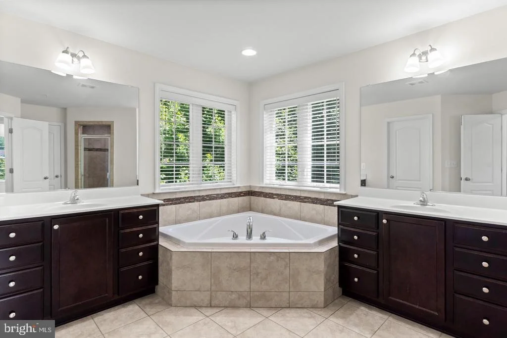 Photo of 9613 MANOR OAKS VIEW