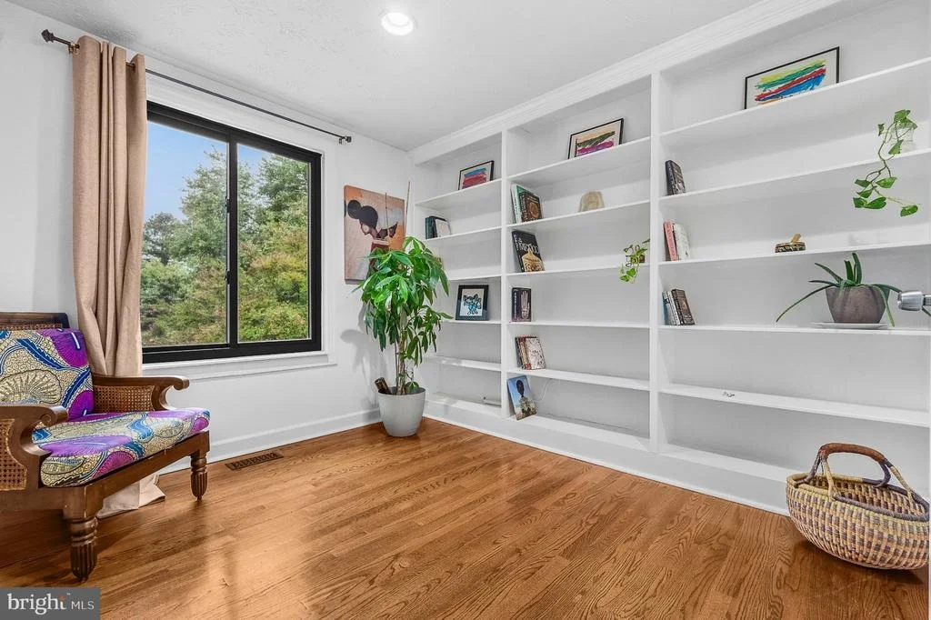 Photo of 302 TAURUS DRIVE