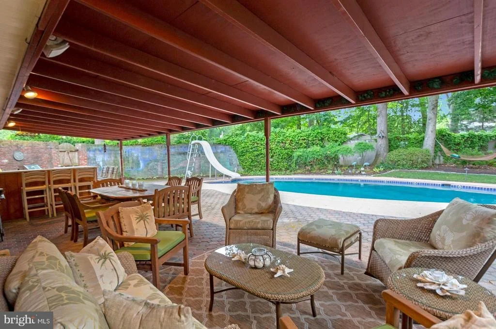 Photo of 4401 DOLPHIN LANE