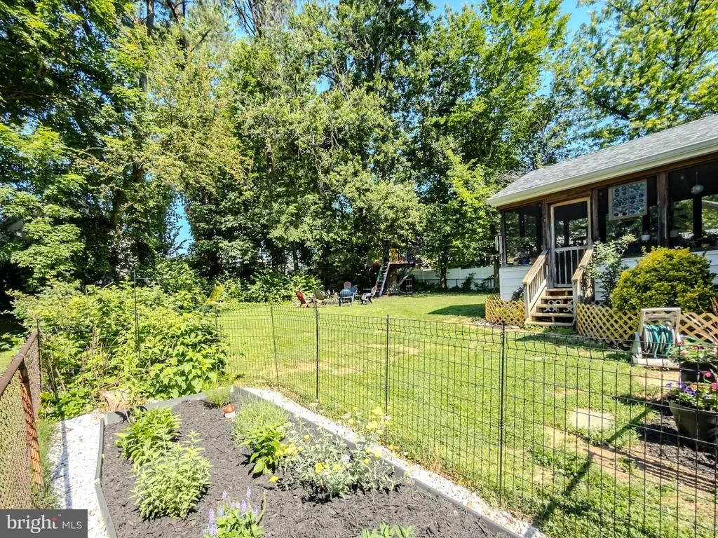 Photo of 12704 GOODHILL ROAD
