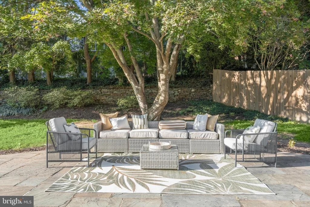 Photo of 6117 OVERLEA ROAD