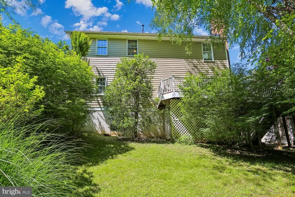 Photo of 465 TSCHIFFELY SQUARE ROAD