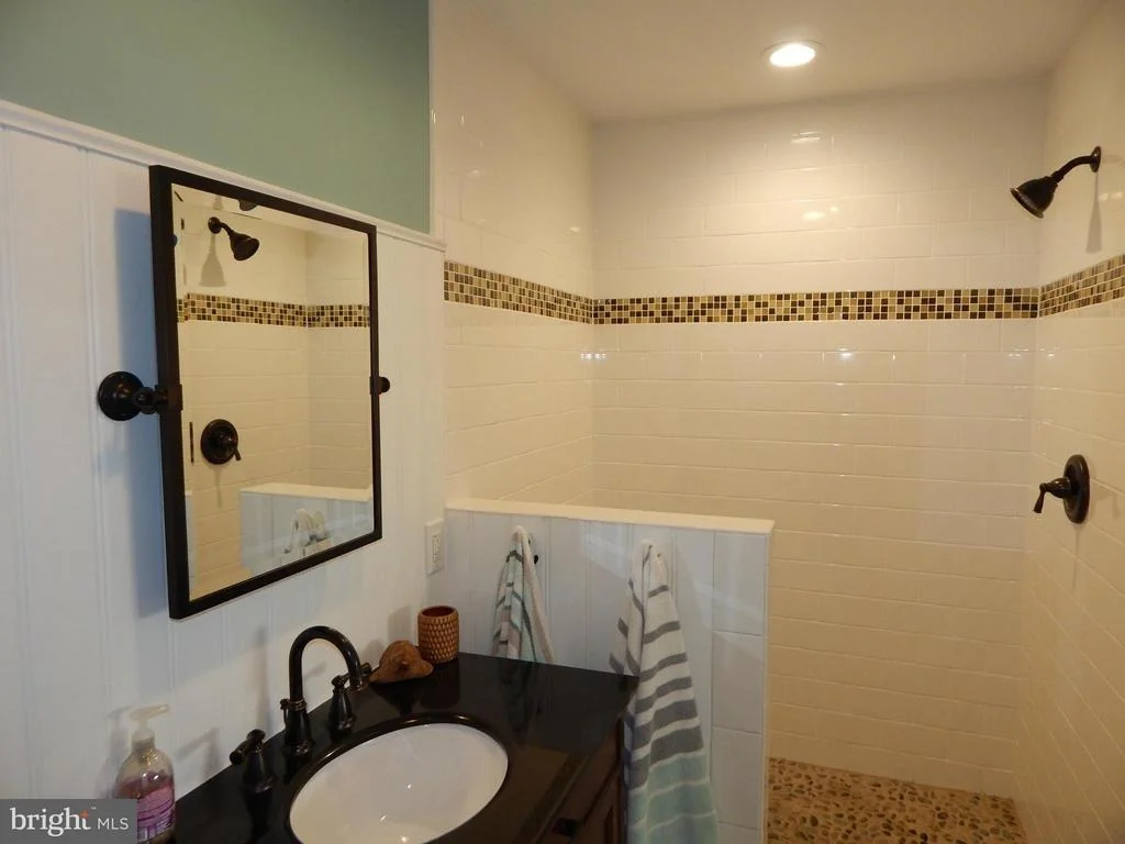 Photo of 107 PINEVIEW AVENUE
