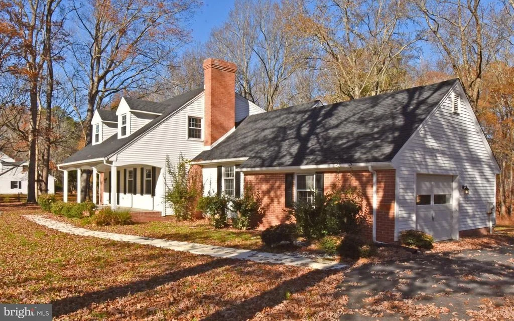 Photo of 4011 GROSSE POINT DRIVE