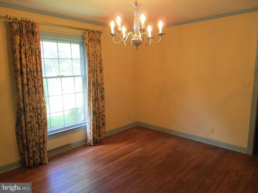 Photo of 40 W FAIRWAY CIRCLE