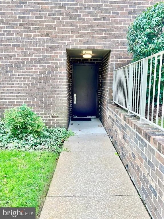 Photo of Unit 101B at 3640 GLENEAGLES DRIVE