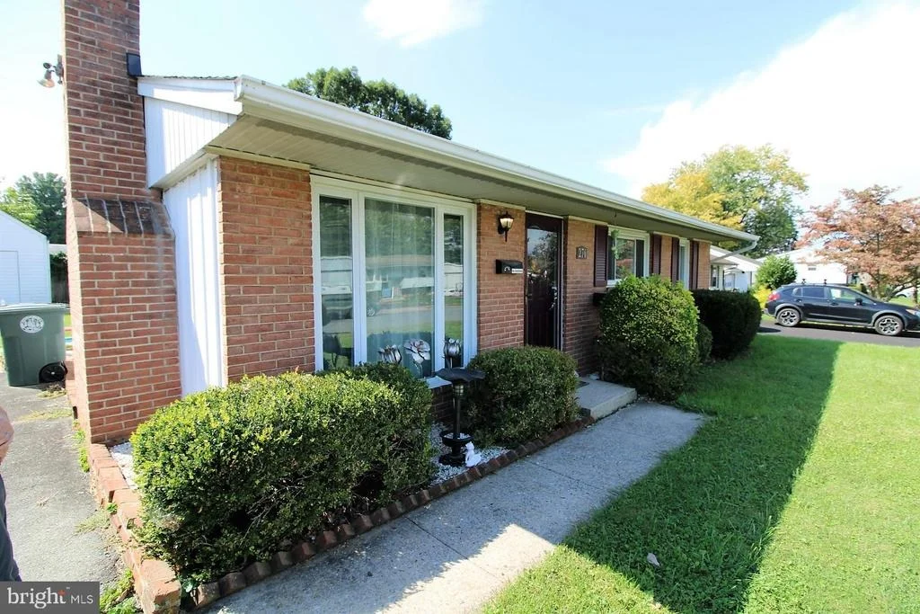 Photo of 276 PINOAK LANE