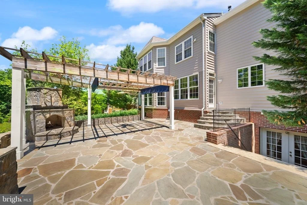 Photo of 43916 RIVERPOINT DRIVE