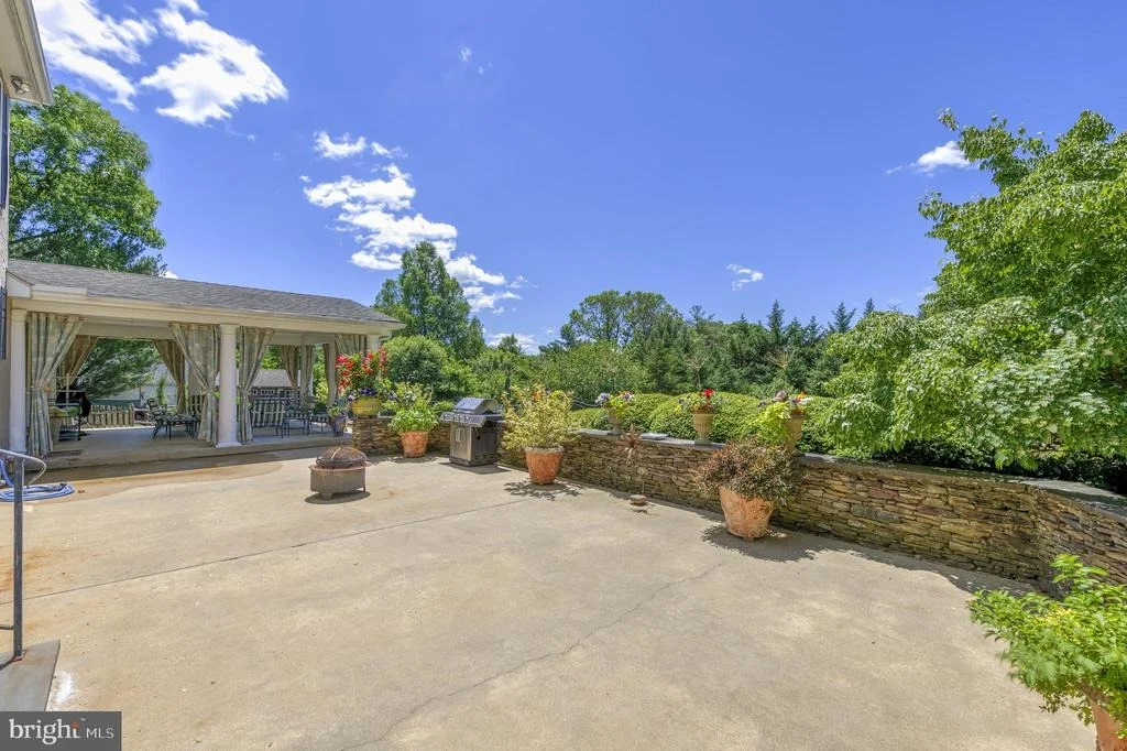 Photo of 24 MEADOW LANE