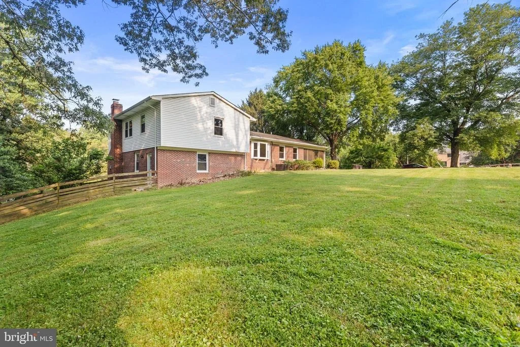 Photo of 6907 CLIFTON ROAD