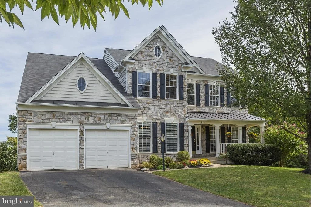 Photo of 619 PINEVIEW COURT