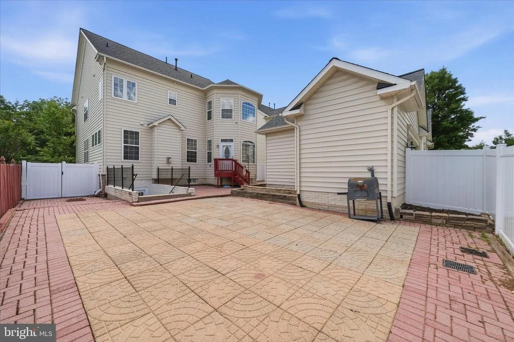 Photo of 23121 FREDERICK ROAD