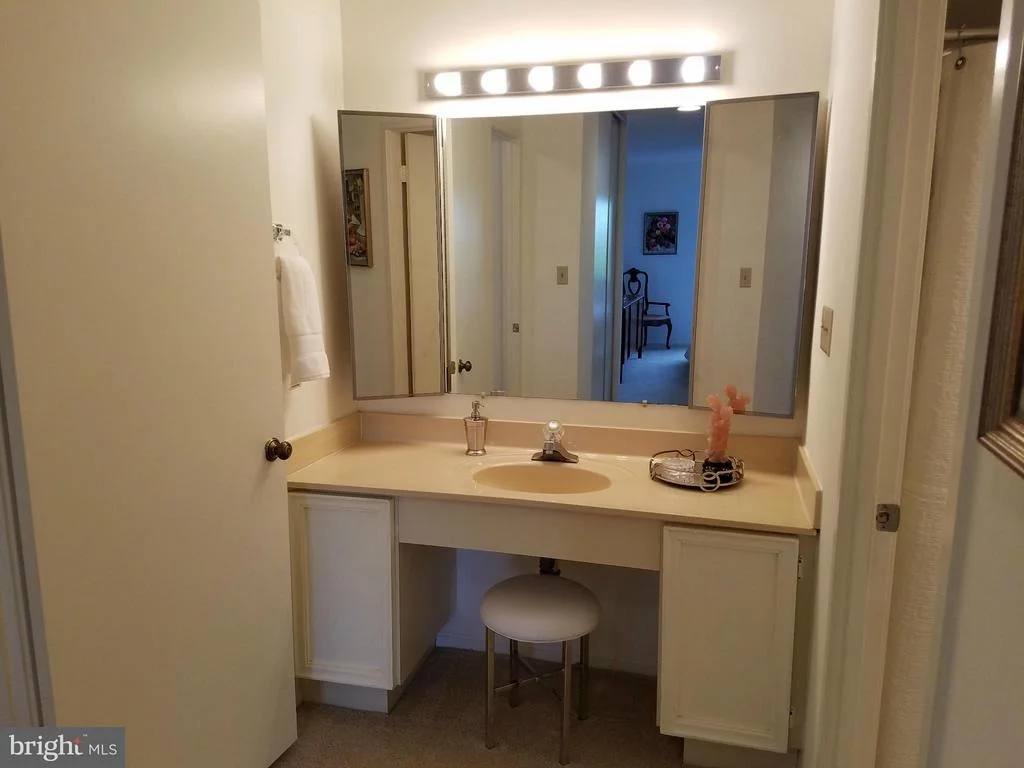 Photo of Unit 4922 at 15100 INTERLACHEN DRIVE