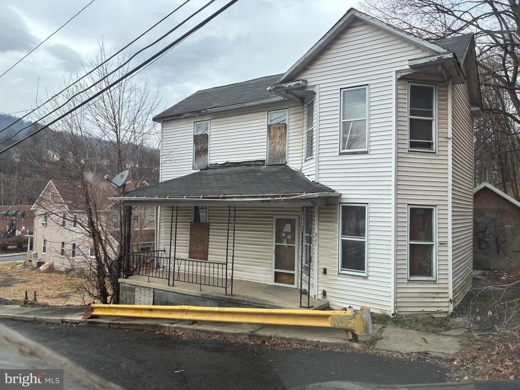 Photo of 107 OAKVIEW DRIVE