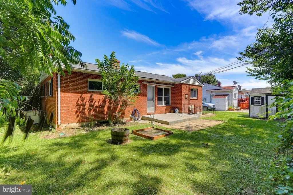Photo of 6000 MOOREHEAD ROAD