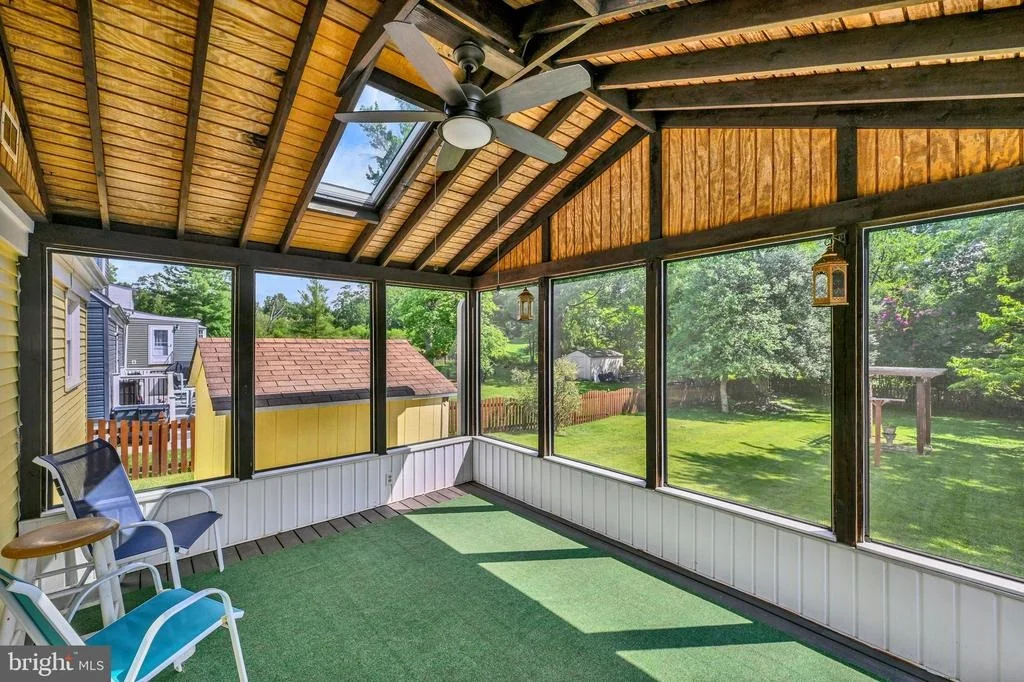 Photo of 634 LONGVIEW