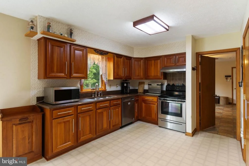 Photo of 2380 MOREAU DRIVE