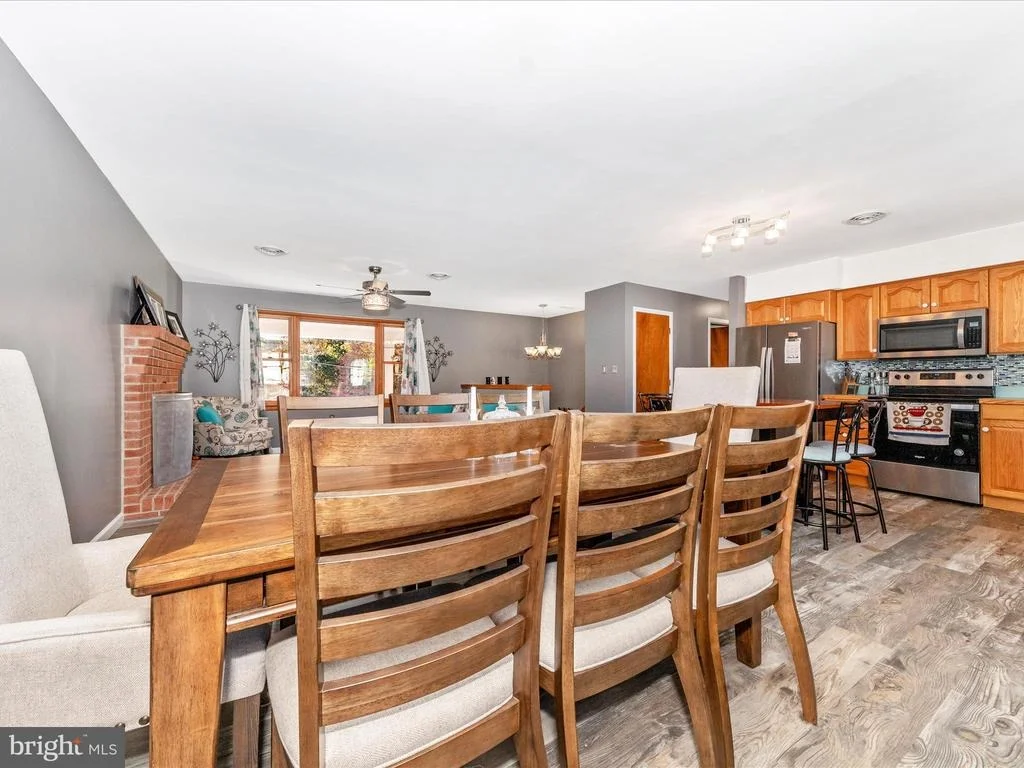Photo of 9242 OAK TREE CIRCLE
