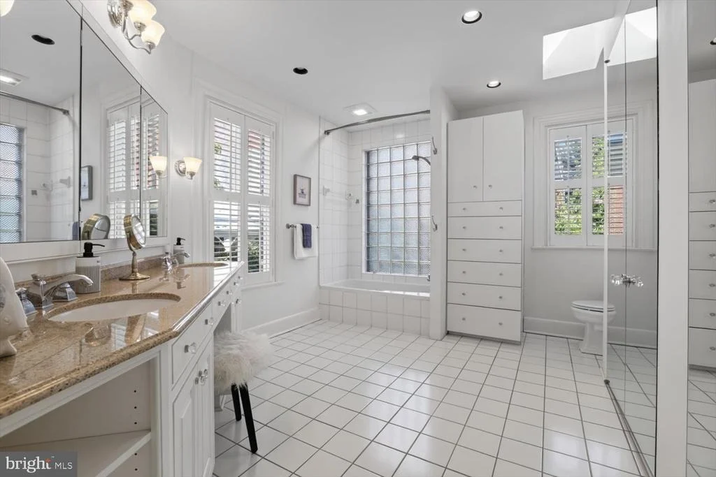 Photo of 304 A STREET SE