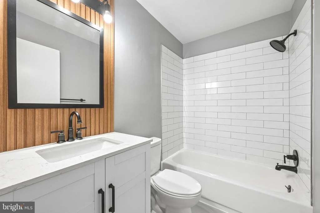 Photo of Unit 204 at 204 BROMLEY ESTATES