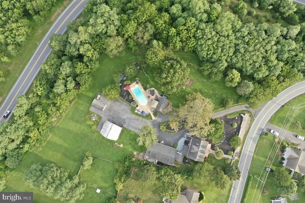 Photo of 5921 QUINN ROAD