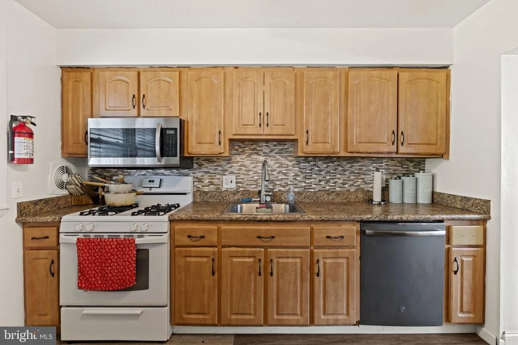Photo of 111 E HEMMINGS WAY