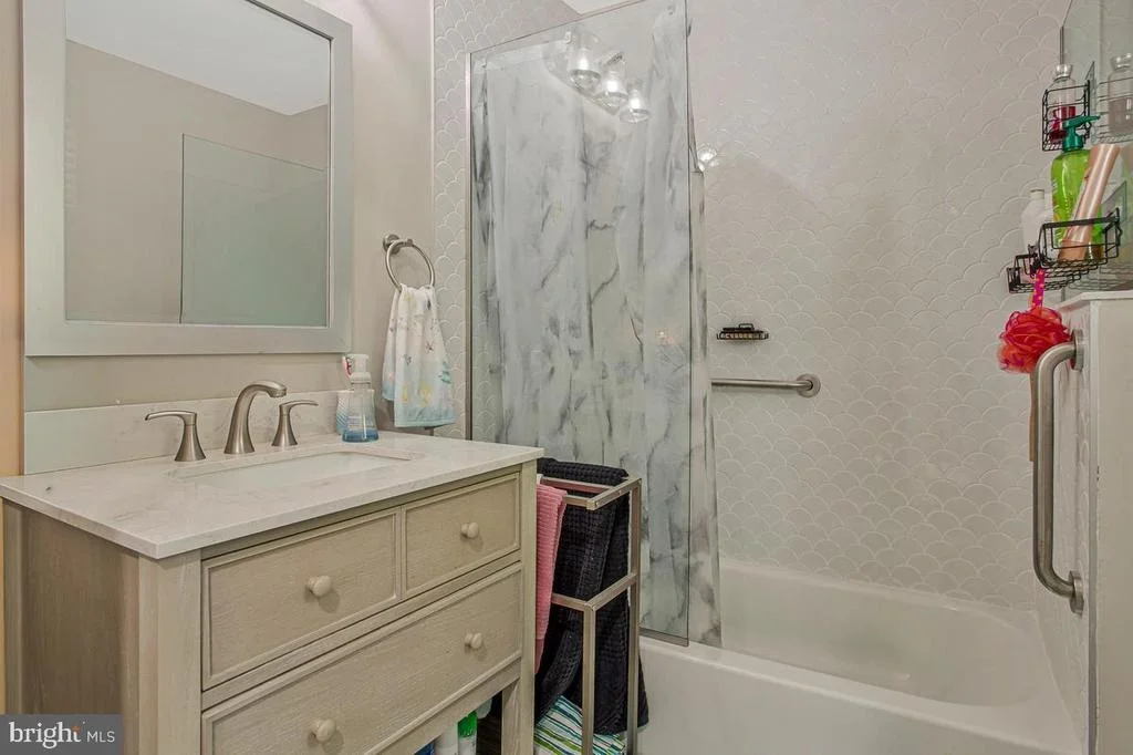 Photo of 4912 MARINERS DRIVE