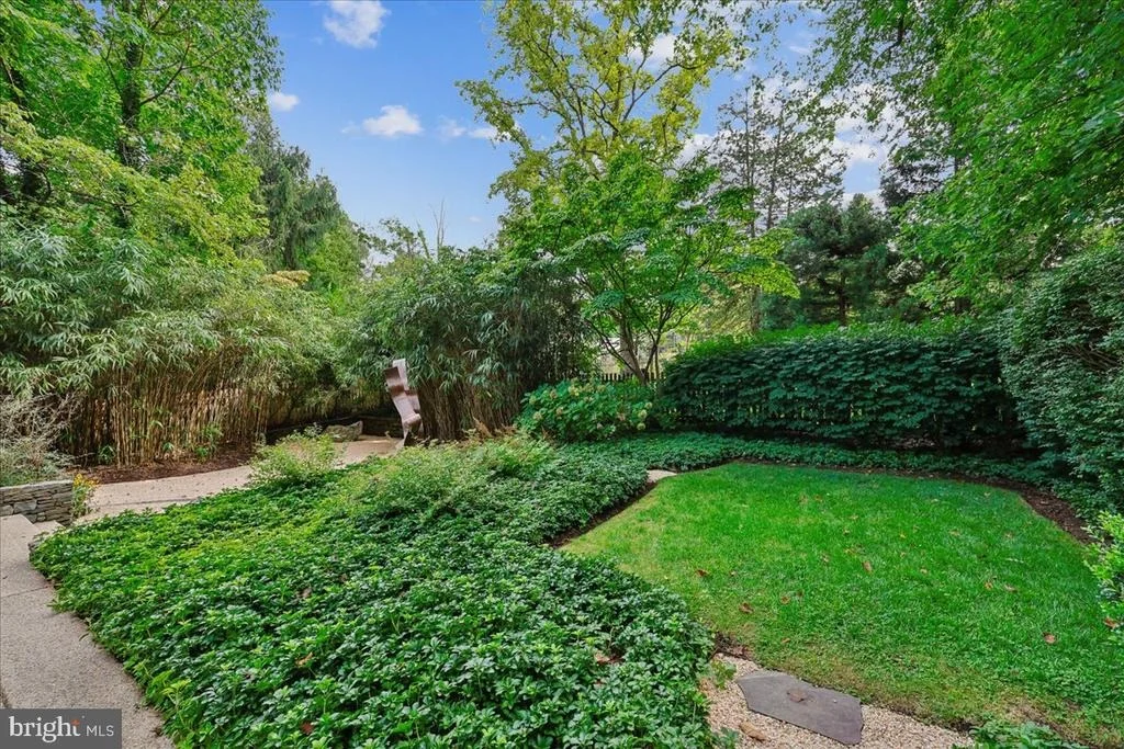 Photo of 1212 WOODSIDE PARKWAY