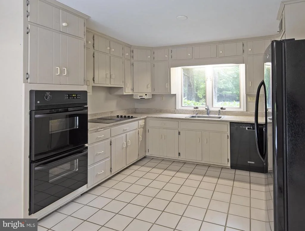 Photo of 7101 WOLF DEN ROAD