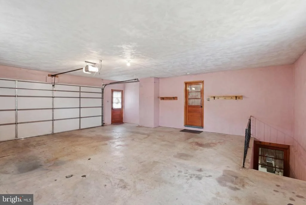Photo of 5893 AMBAU ROAD