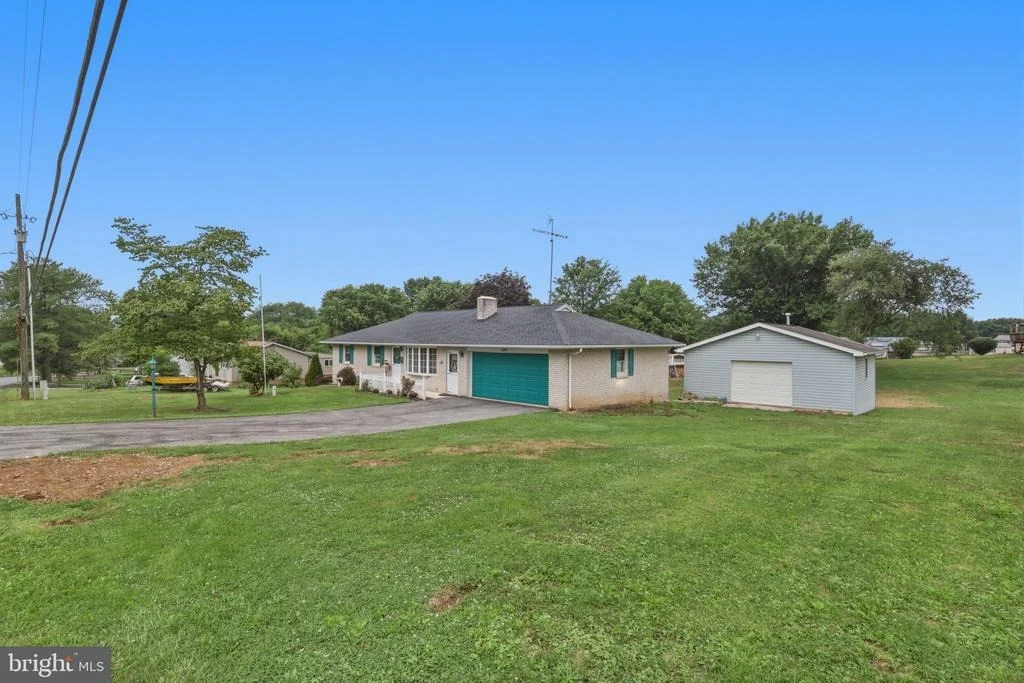Photo of 5893 AMBAU ROAD