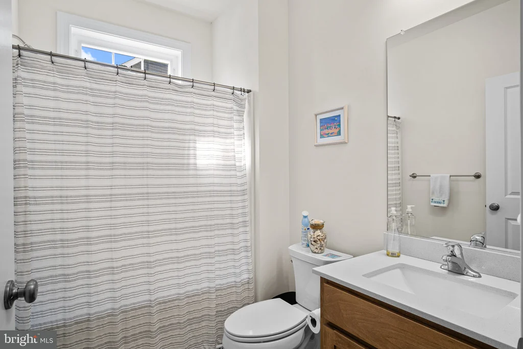 Photo of 226 UNIVERSITY DRIVE