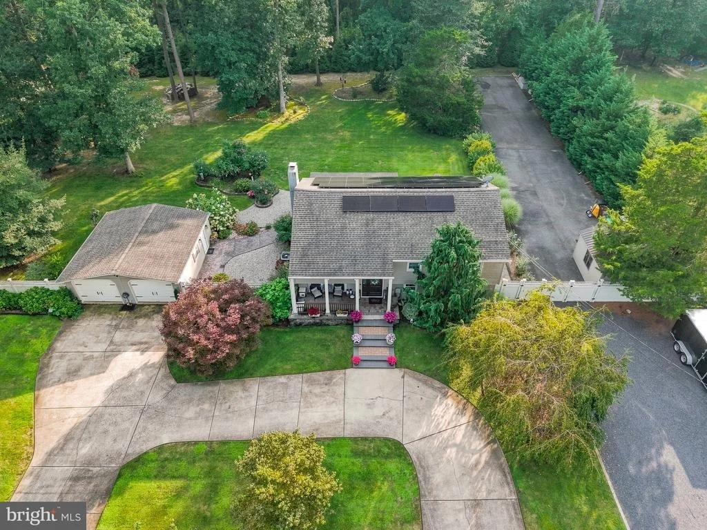 Photo of 211 CAHNT AVENUE