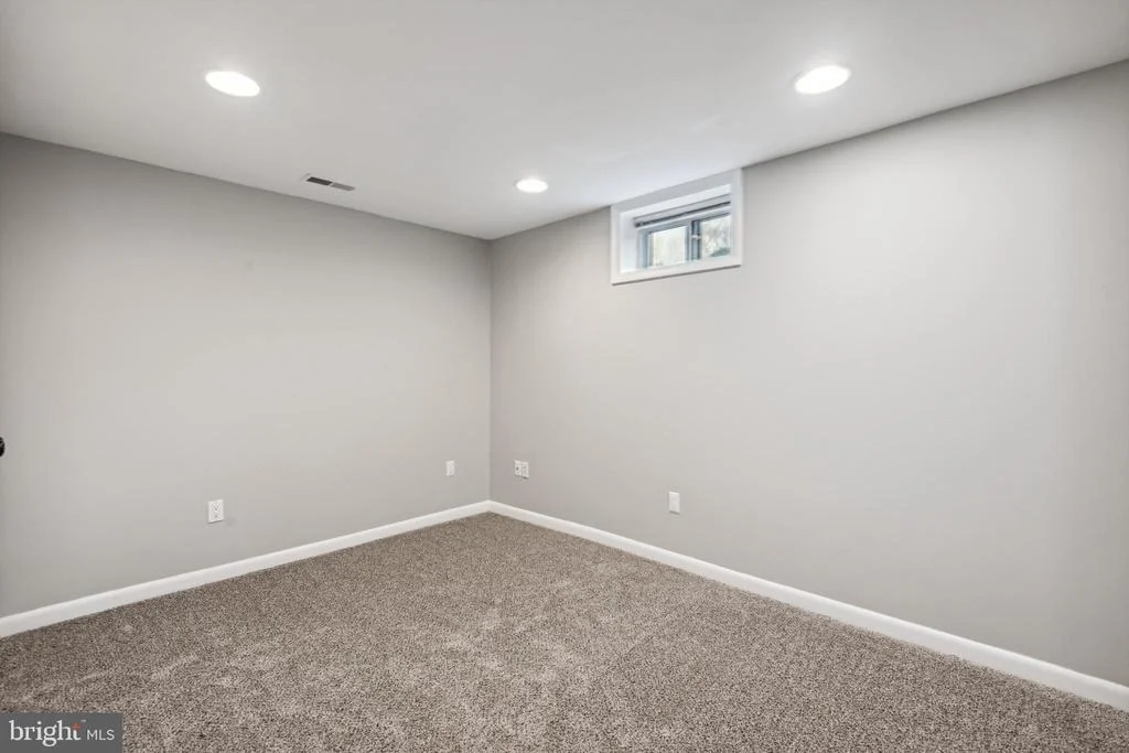 Photo of 2558 HILLSIDE DRIVE