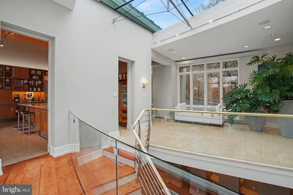 Photo of 1100 CREST LANE